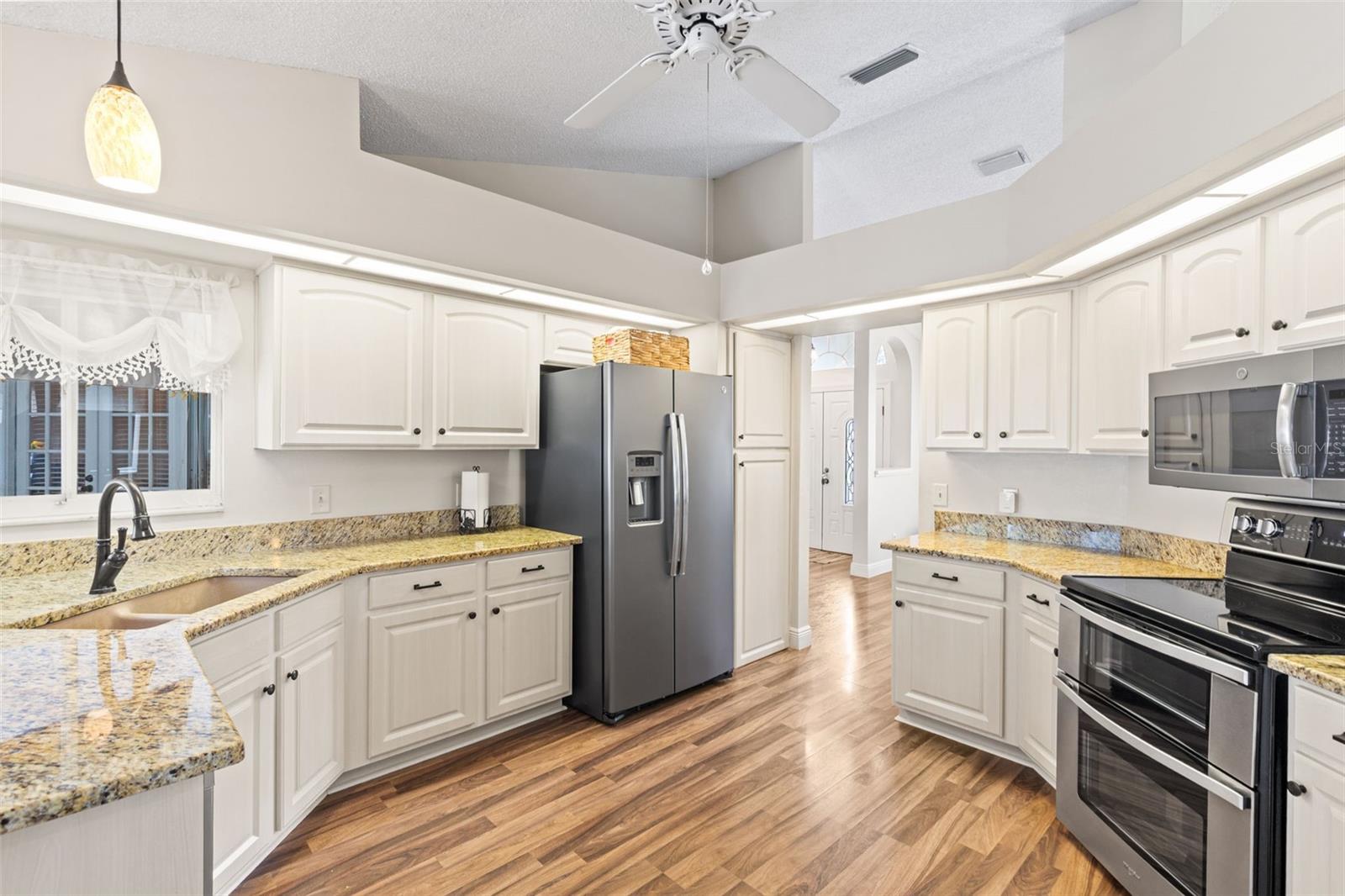 2739 HORSESHOE DRIVE