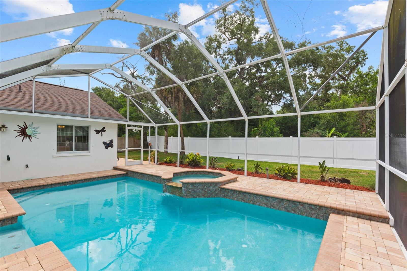 2739 HORSESHOE DRIVE