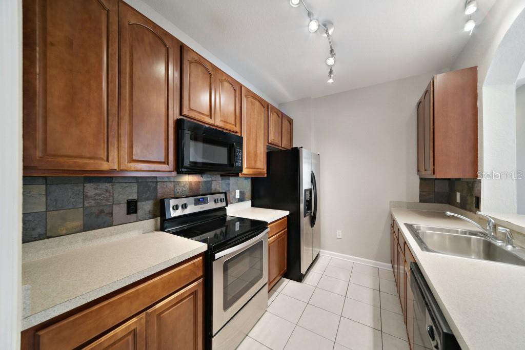HORIZONS AT VISTA LAKES CONDO PH 1 - Residential