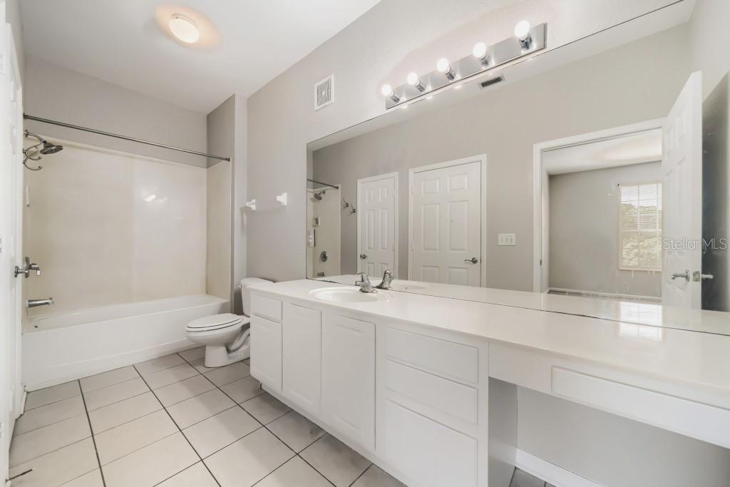 HORIZONS AT VISTA LAKES CONDO PH 1 - Residential