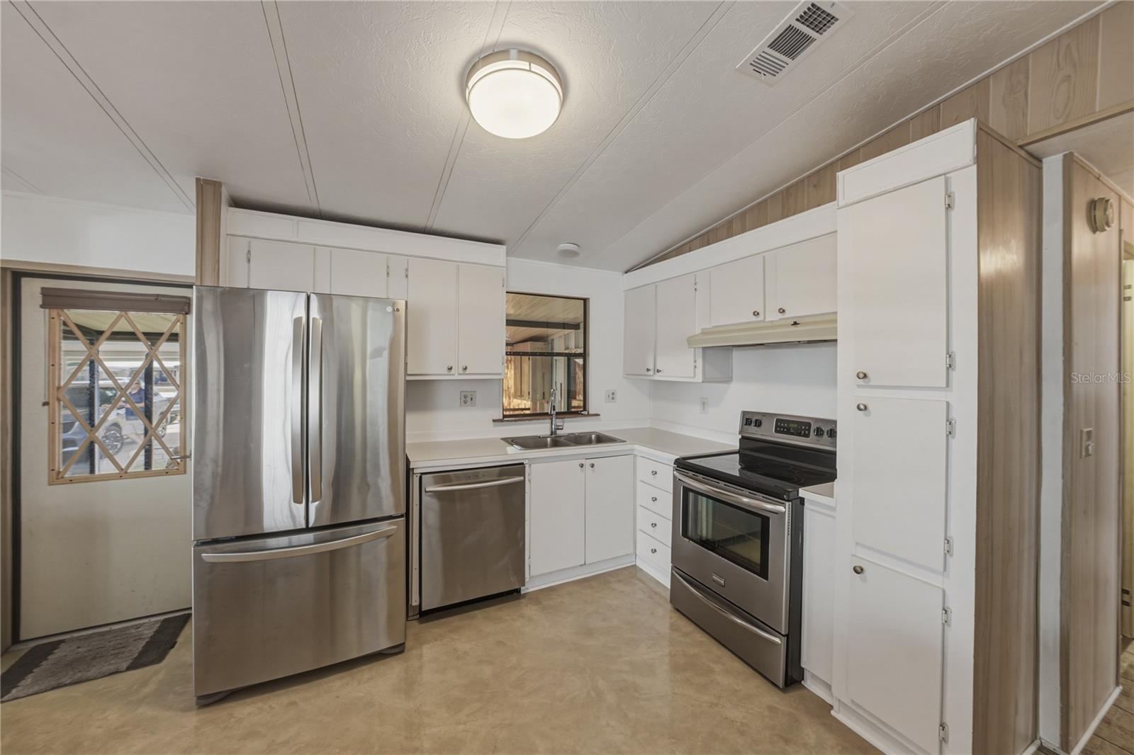 TIMBER LAKE ESTATES - Residential