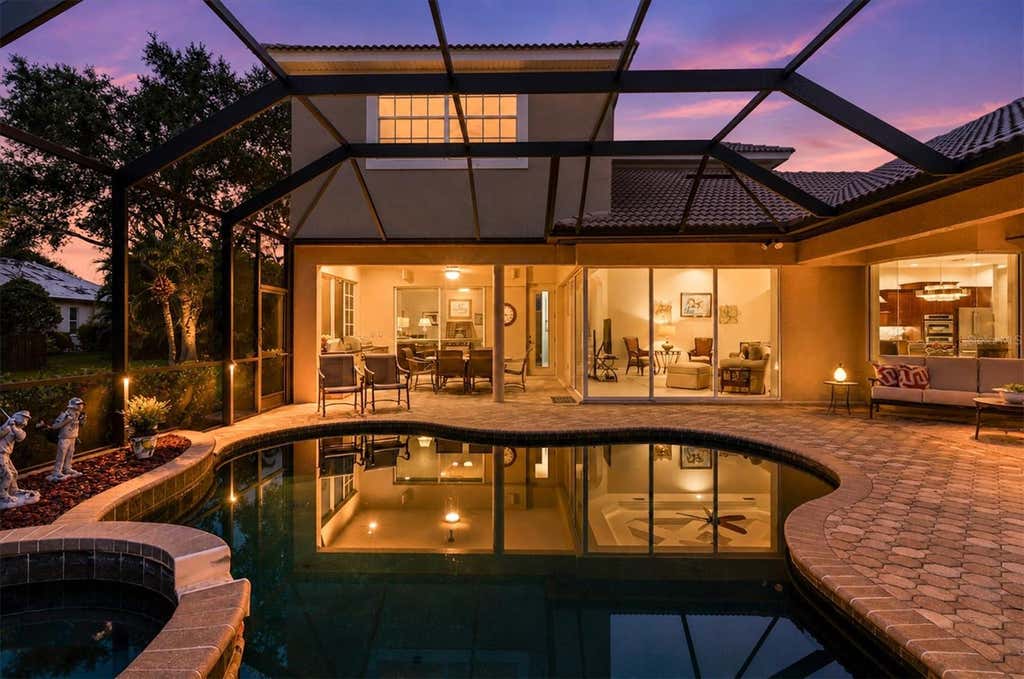 Photo of 6806 Dominion Lane, Lakewood Ranch, FL 34202 (MLS # A4700380)