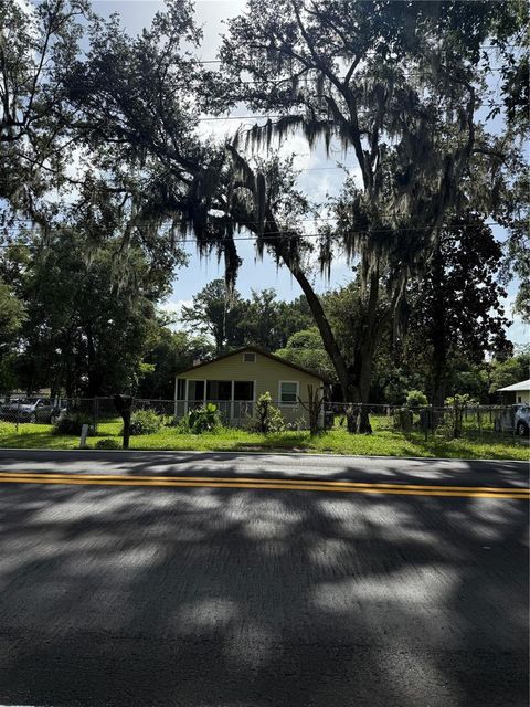 Photo of 1629 NE 19th Avenue, Ocala, FL 34470 (MLS # OM706371) Photo of 1629 NE 19th Avenue, Ocala, FL 34470 (MLS # OM706371)