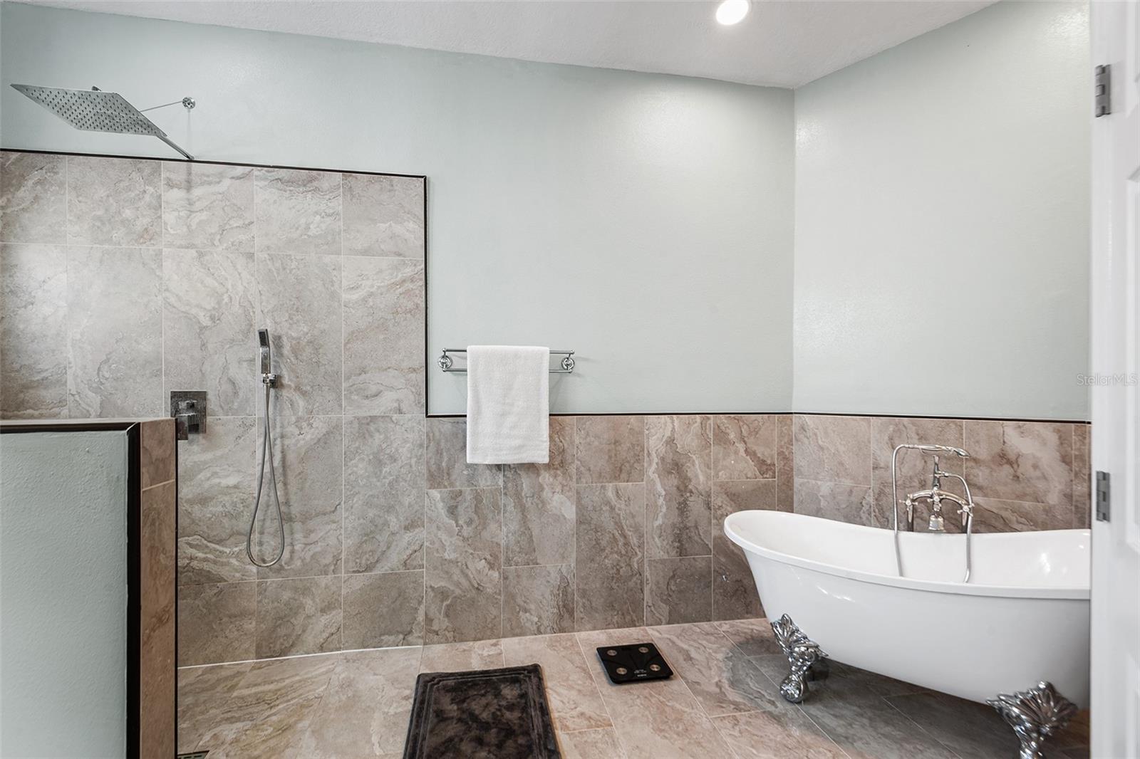 HUNTERS RUN - Residential