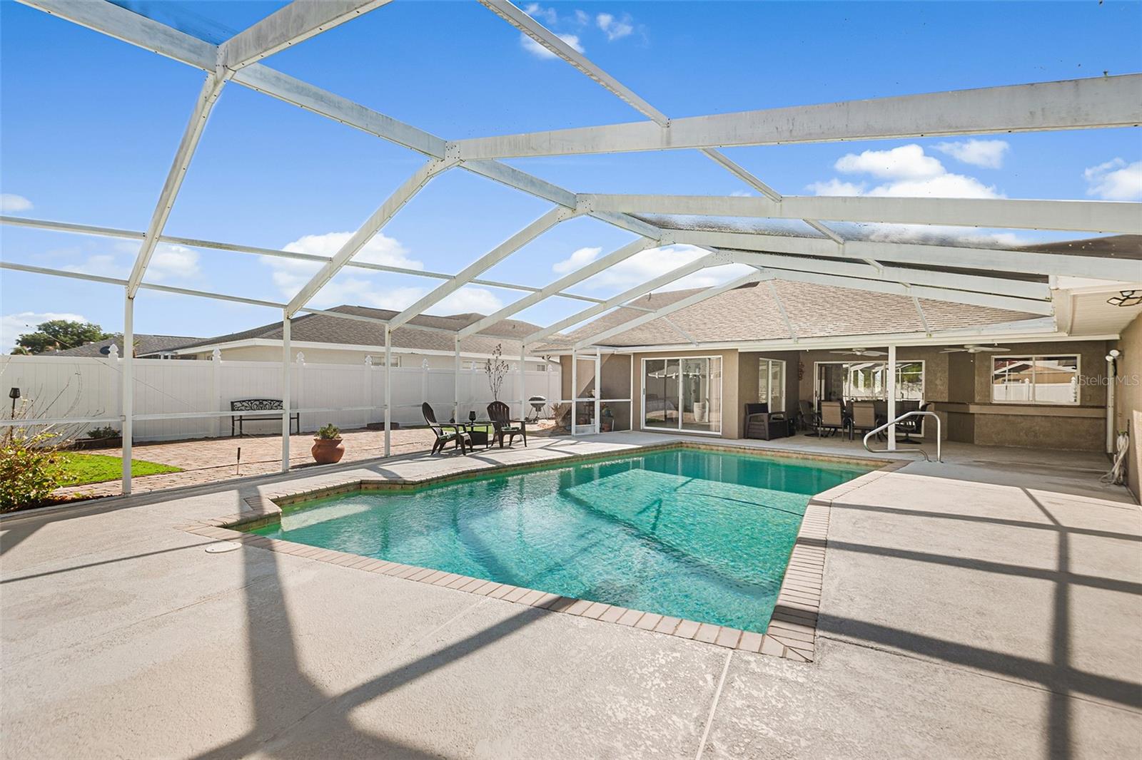 HUNTERS RUN - Residential