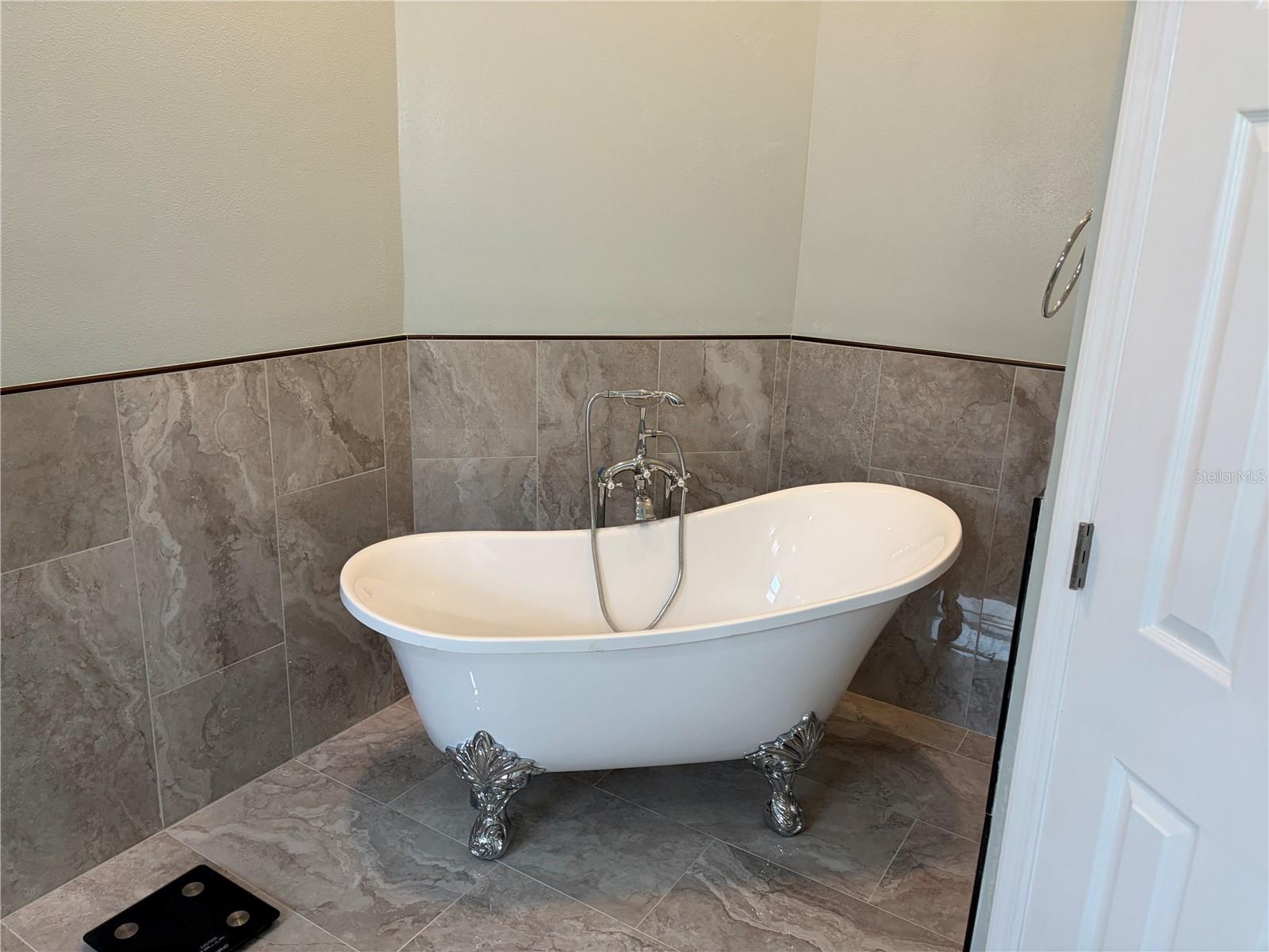 HUNTERS RUN - Residential