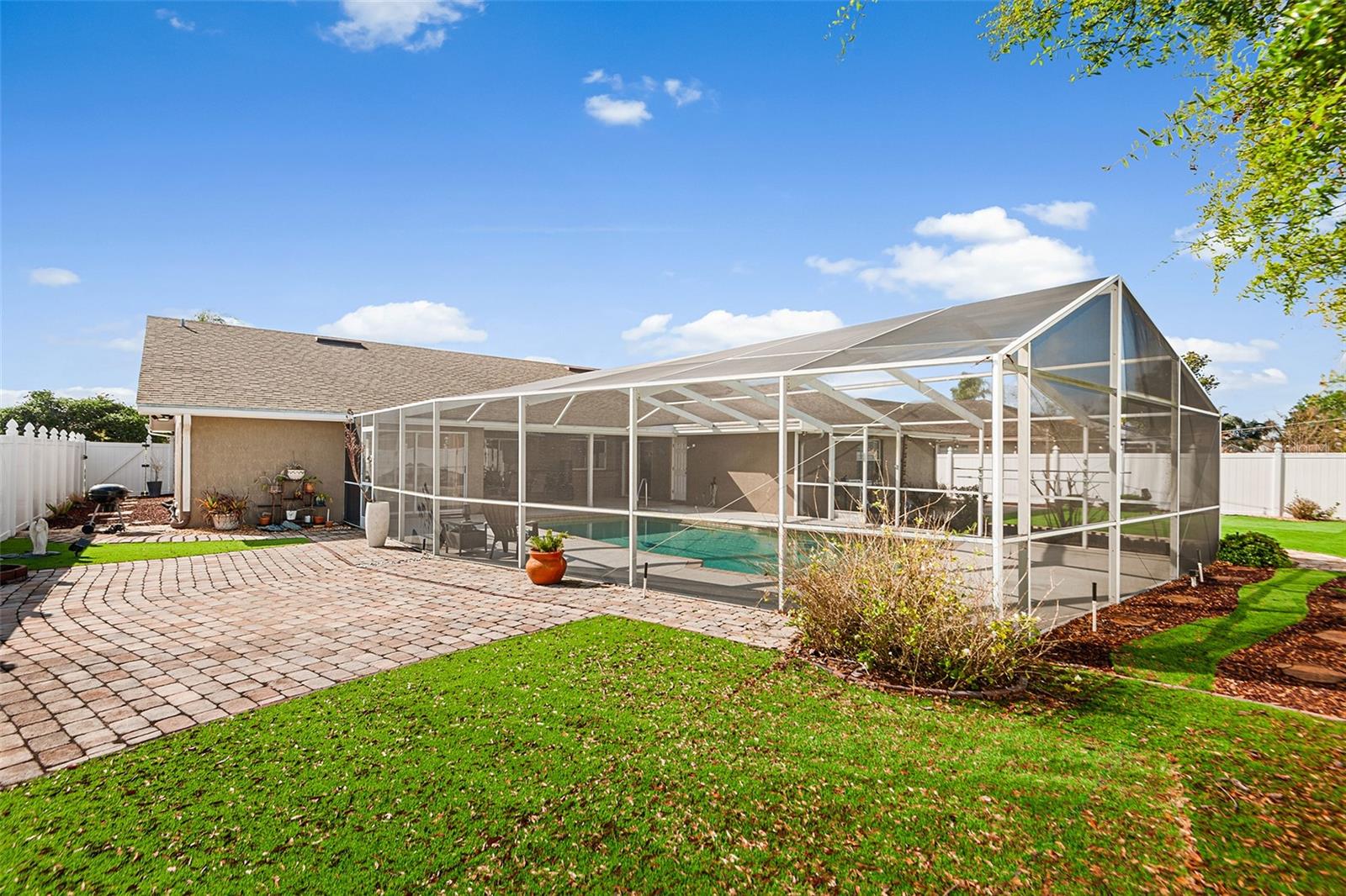 HUNTERS RUN - Residential