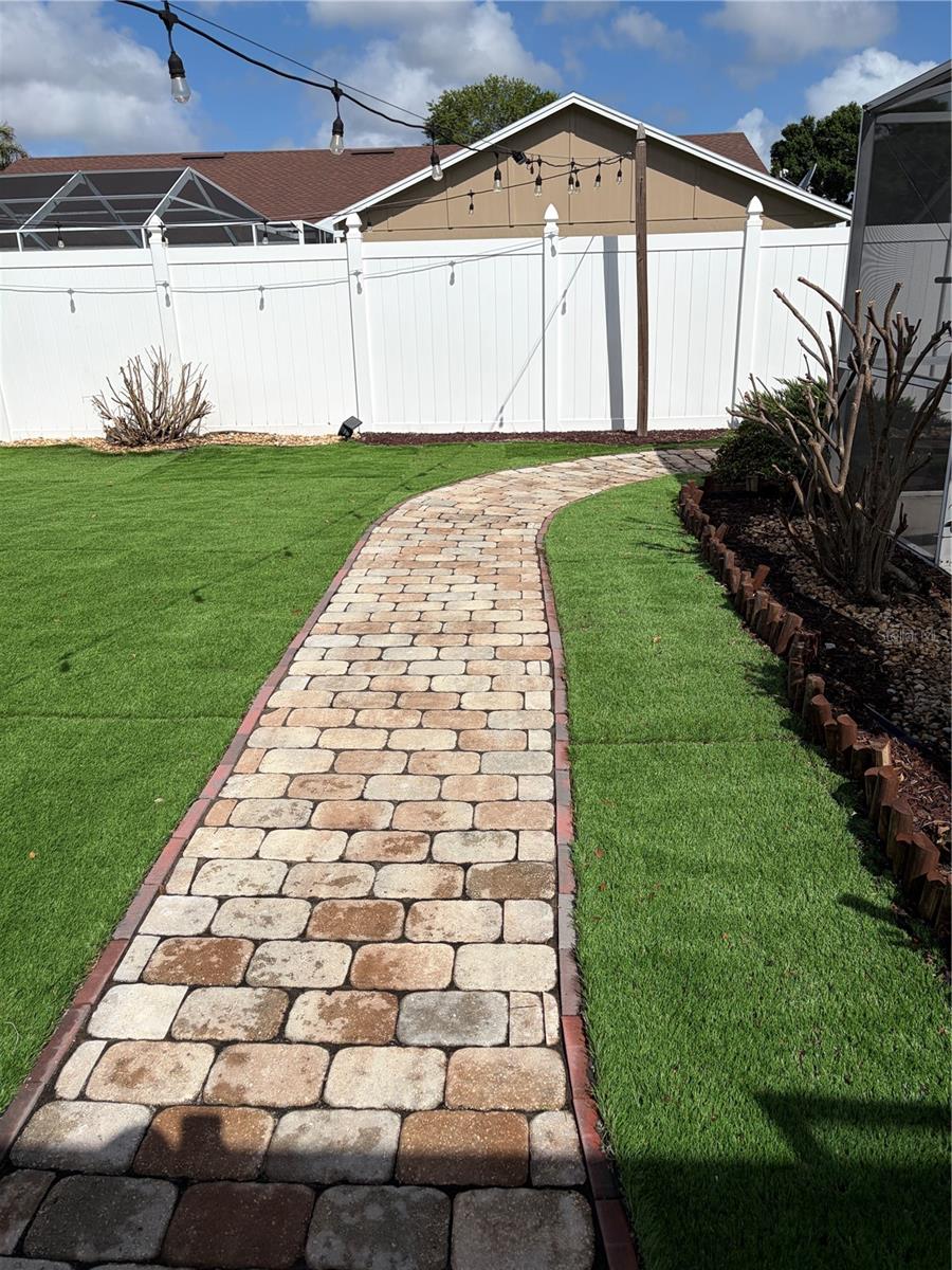 HUNTERS RUN - Residential