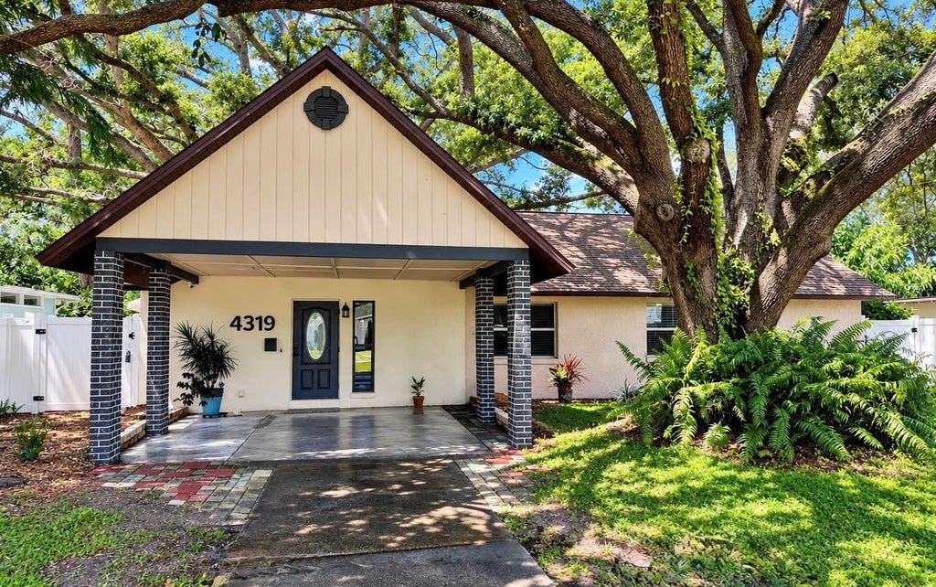 Photo of 4319 S Cameron Avenue, Tampa, FL 33611 (MLS # TB8480616)
