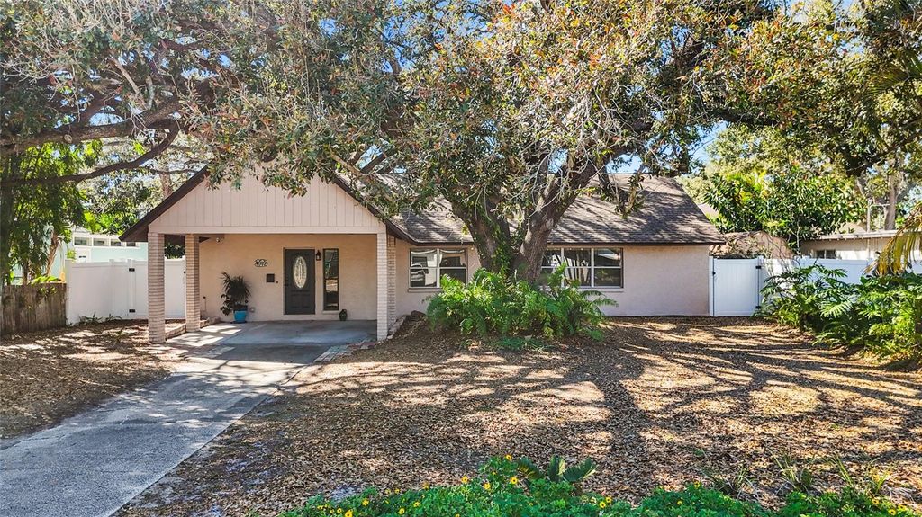 Photo of 4319 S Cameron Avenue, Tampa, FL 33611 (MLS # TB8480616)