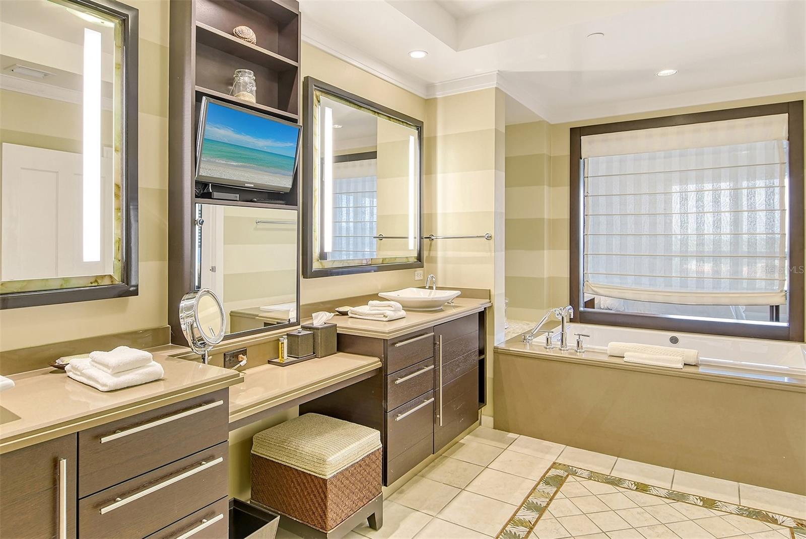 SIESTA KEY BEACH RESIDENCES - Residential