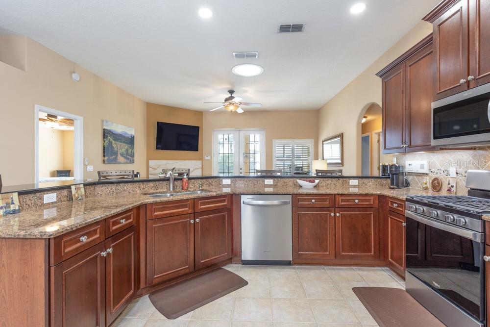 EAST HAMPTON - Residential