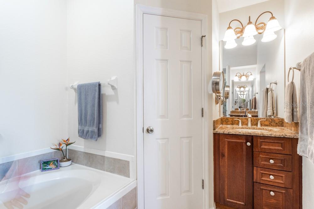 EAST HAMPTON - Residential