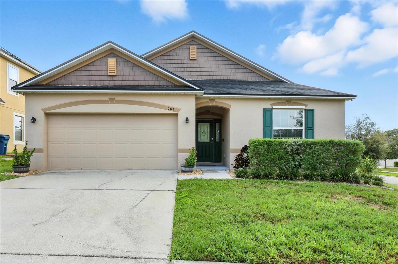 Beautiful Home with Enclosed Outdoor Living! Welcome to this charming 3-bedroom, 2-bath corner-lot home in the desirable Stonewood Crossings community. The spacious kitchen offers generous cabinet and counter space perfect for family meals and entertaining. Step outside to your private screened enclosure, ideal for morning coffee, evening gatherings, or simply enjoying Florida living year-round. Community amenities include playgrounds, dog-walking paths, and wide sidewalks for evening strolls. Conveniently located near Hwy 27, Posner Park, Heart of Florida Hospital, and I-4, this home blends small town charm with easy access to world famous attractions, shopping, and dining. Don’t wait, schedule your private showing today!