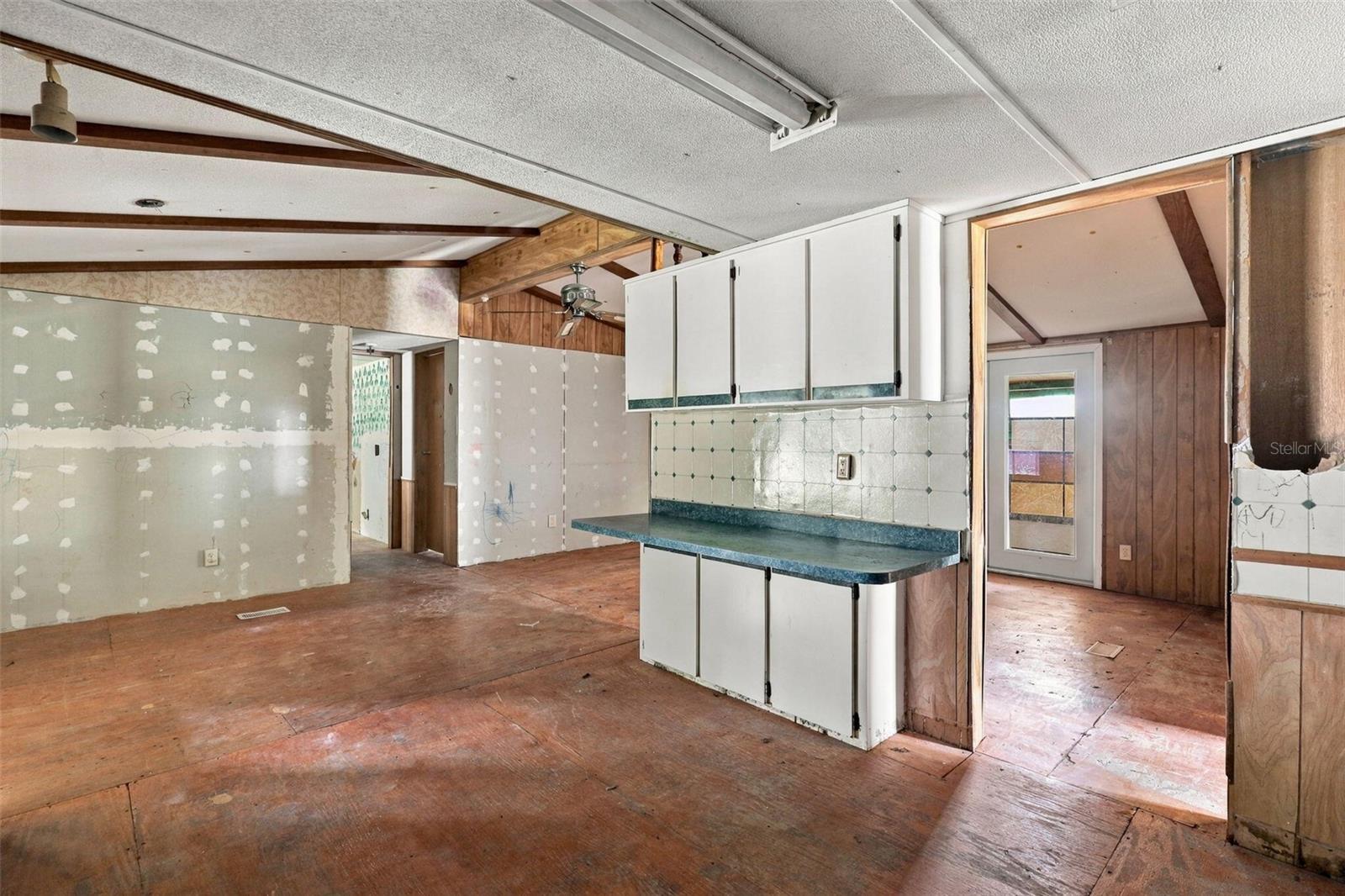 8946 SW 33RD COURT