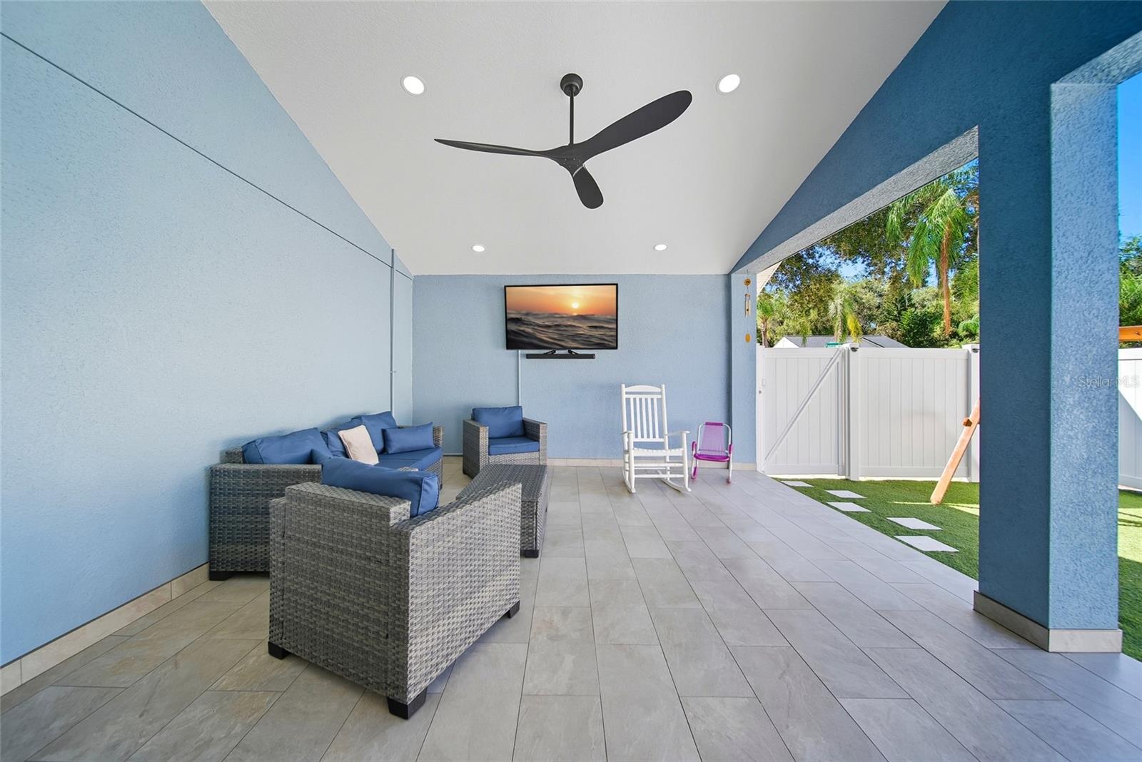 COUNTRY RUN UNIT II - Residential