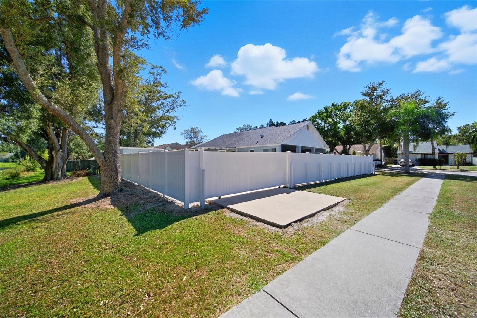 COUNTRY RUN UNIT II - Residential