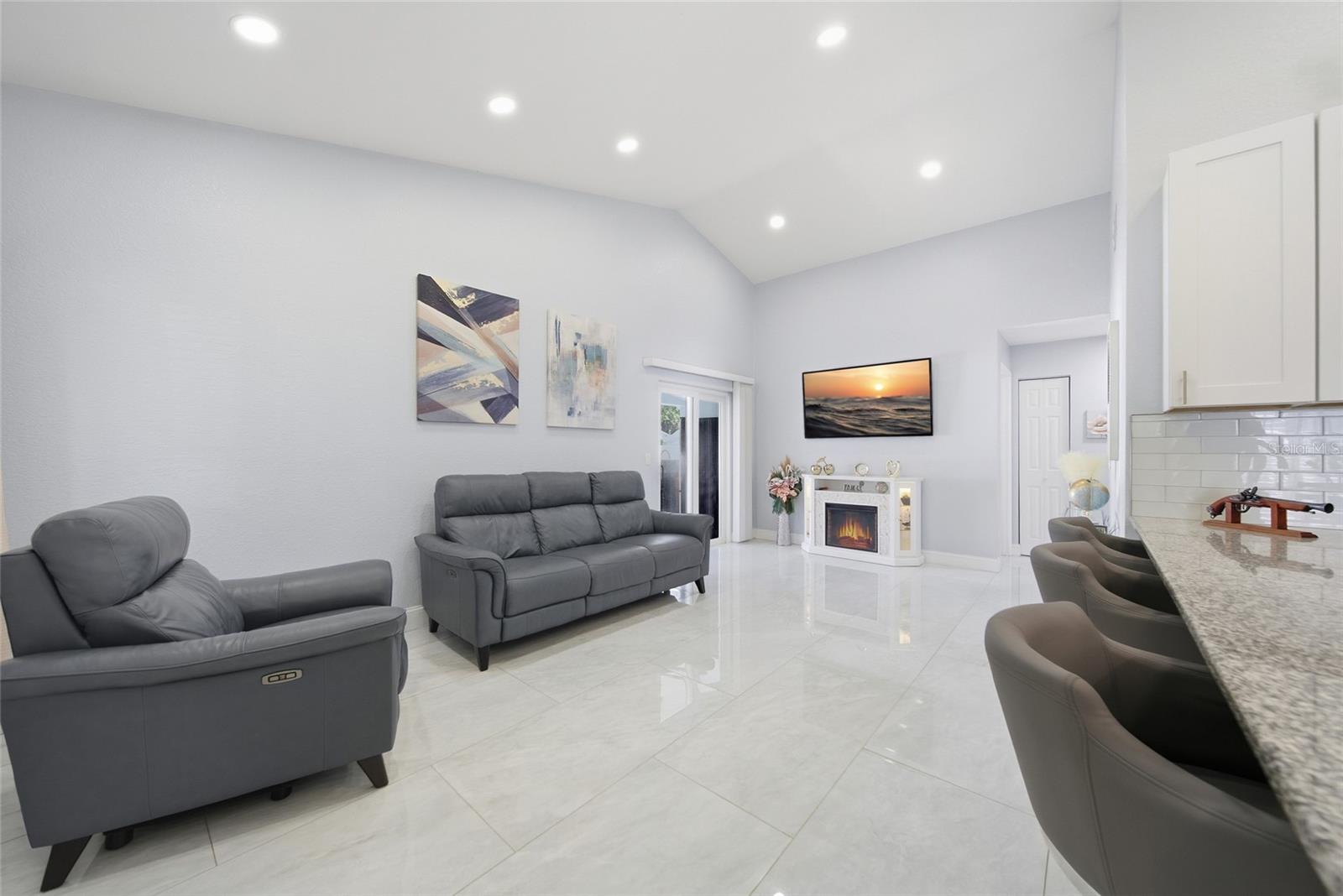 COUNTRY RUN UNIT II - Residential