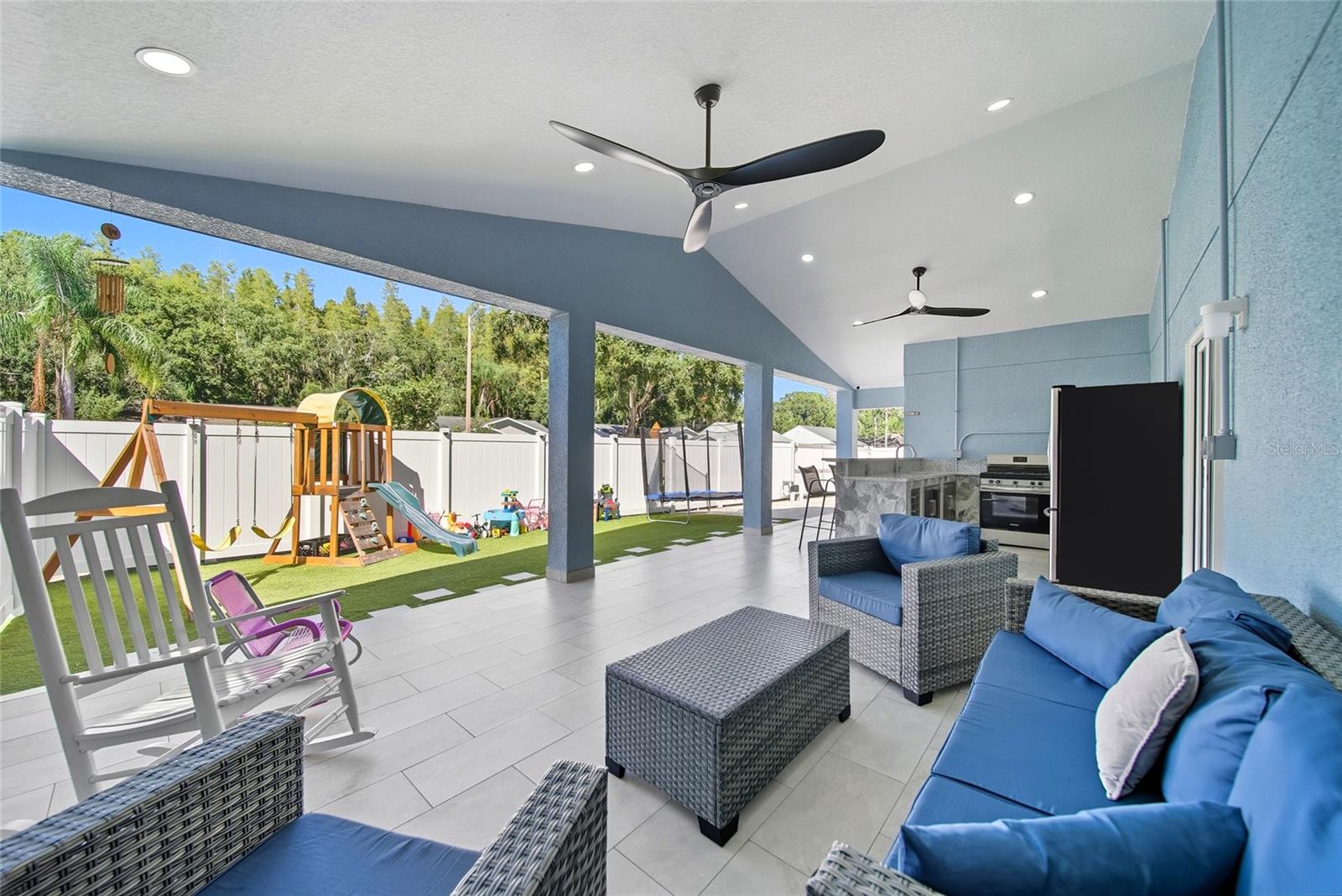 COUNTRY RUN UNIT II - Residential