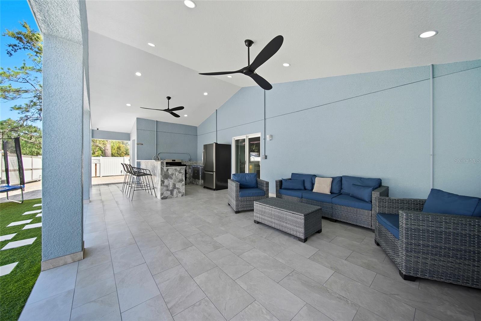 COUNTRY RUN UNIT II - Residential