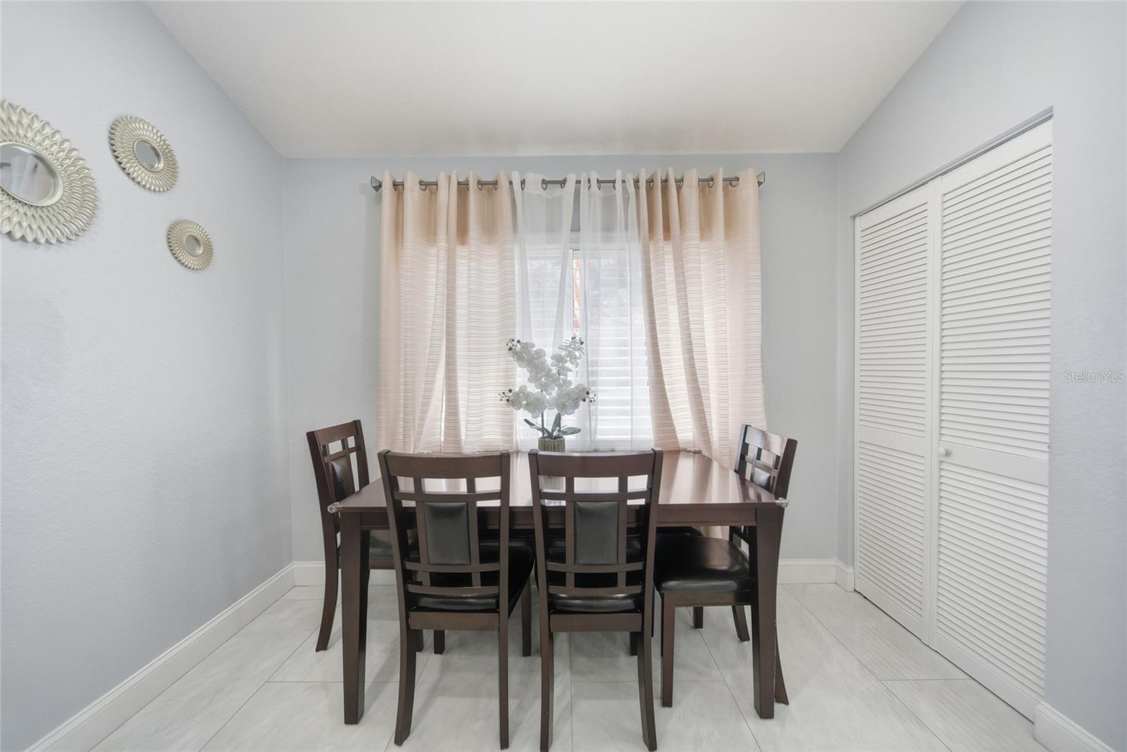 COUNTRY RUN UNIT II - Residential