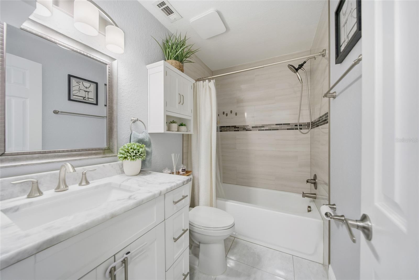 COUNTRY RUN UNIT II - Residential