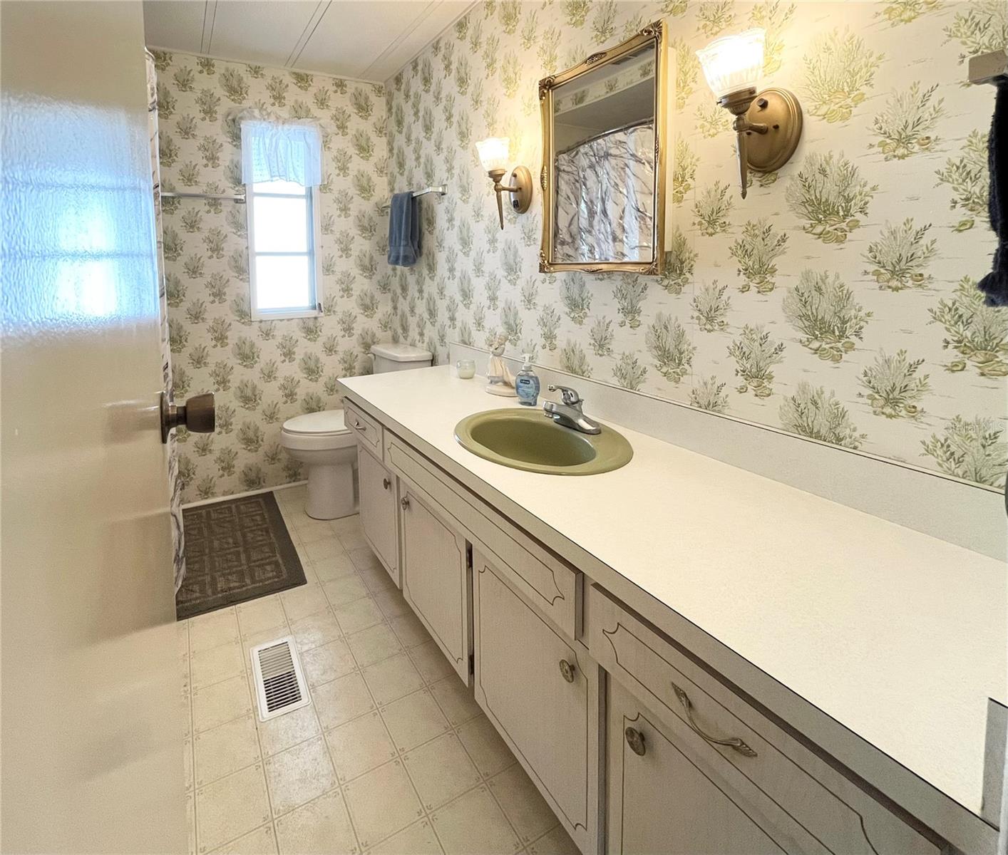 OAKWOOD MANOR - Residential