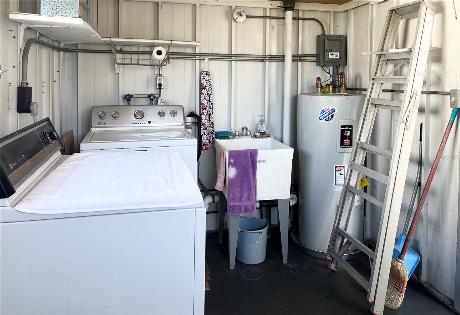 OAKWOOD MANOR - Residential