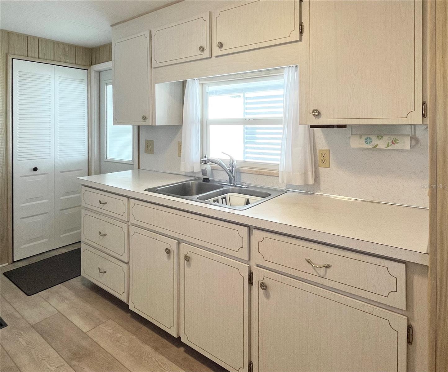 OAKWOOD MANOR - Residential