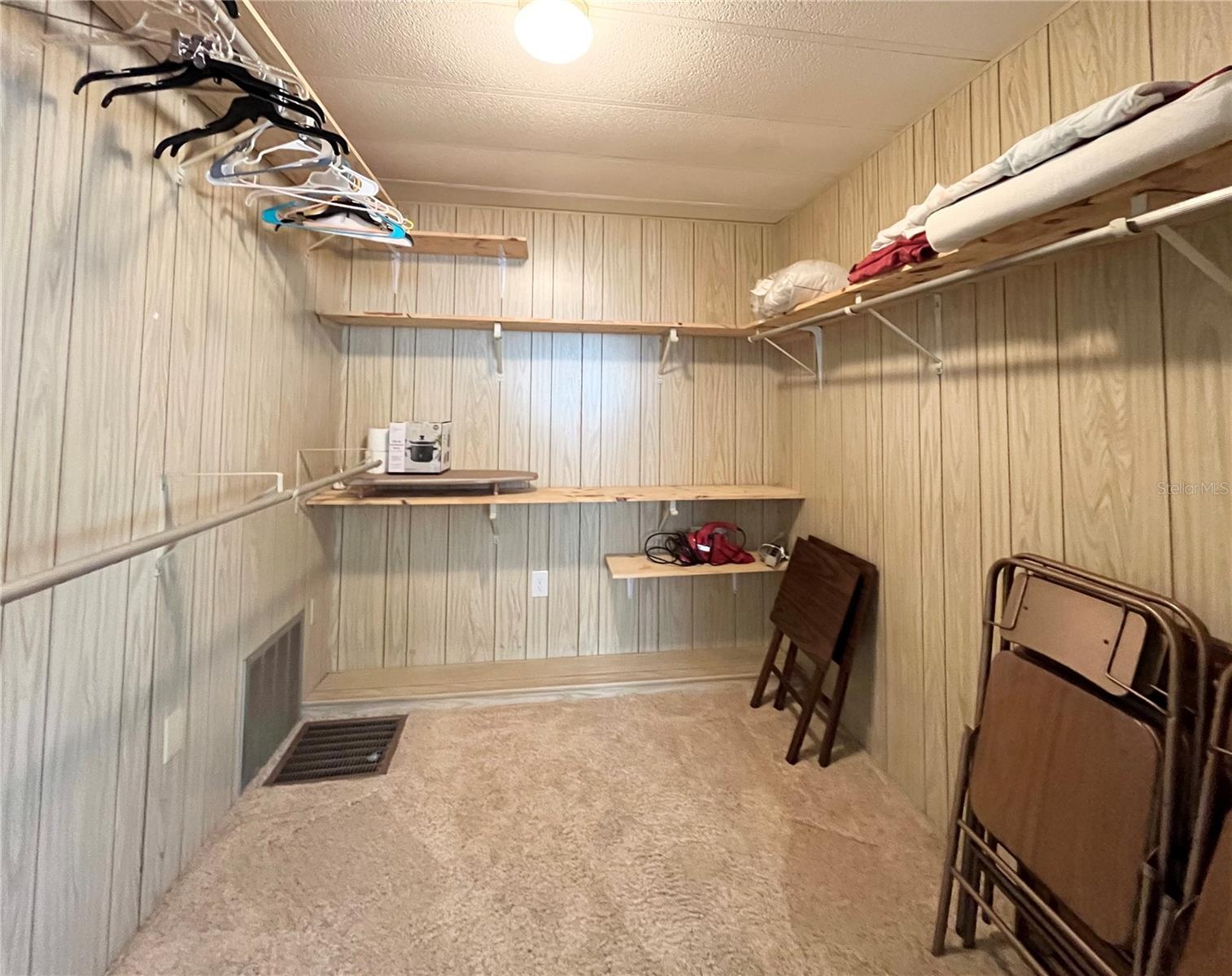 OAKWOOD MANOR - Residential