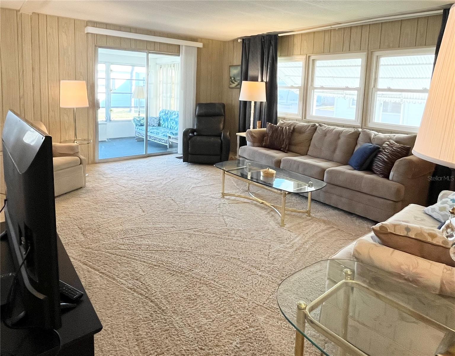 OAKWOOD MANOR - Residential