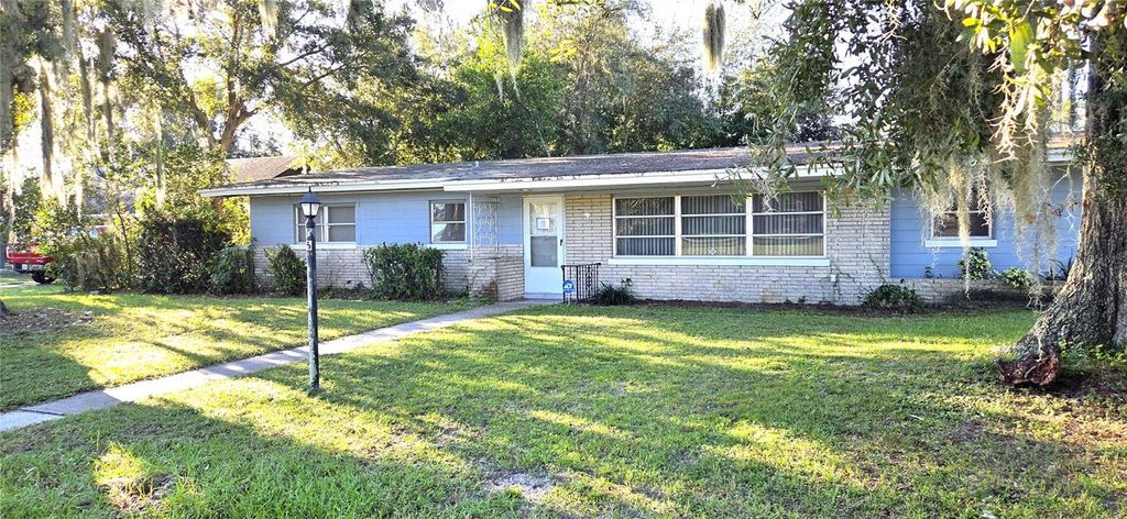 Photo of 6 Golfview Circle NE, Winter Haven, FL 33881 (MLS # L4956824)