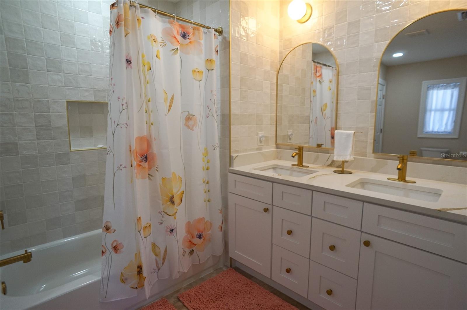 MANDALAY SUB - Residential Lease