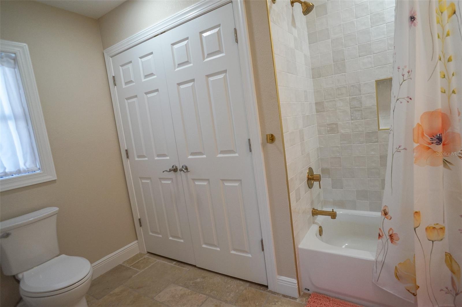 MANDALAY SUB - Residential Lease