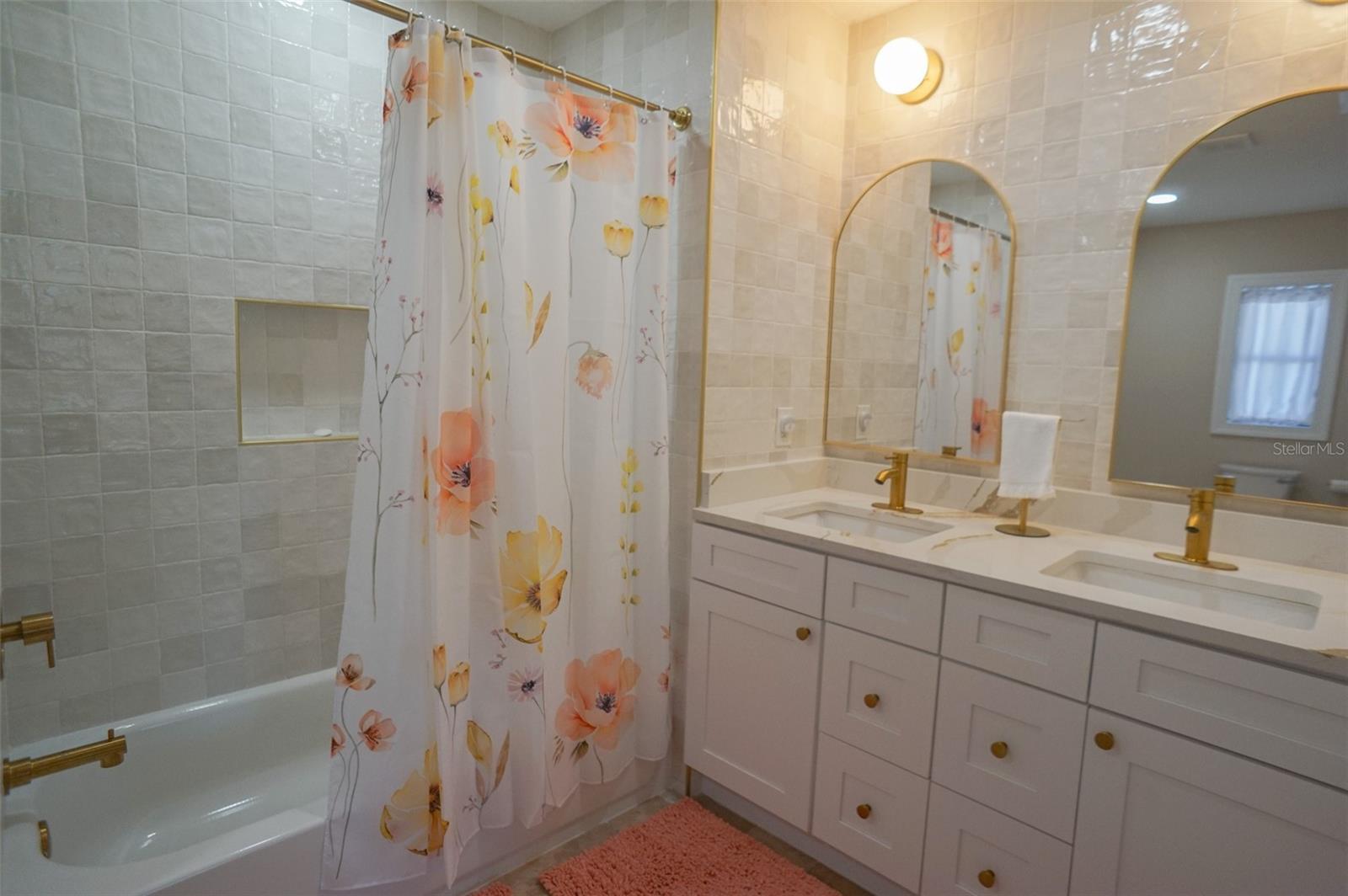 MANDALAY SUB - Residential Lease