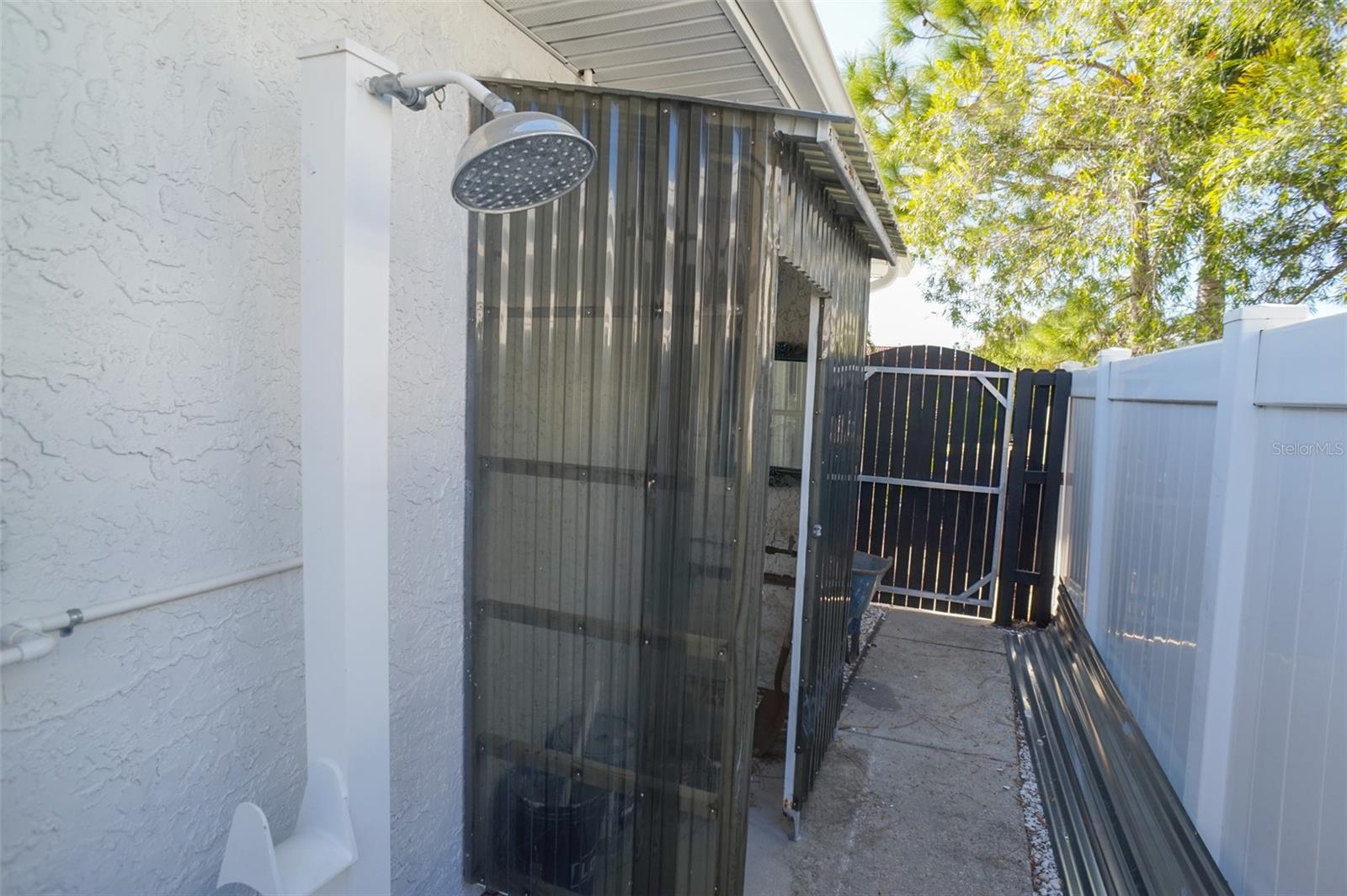 MANDALAY SUB - Residential Lease