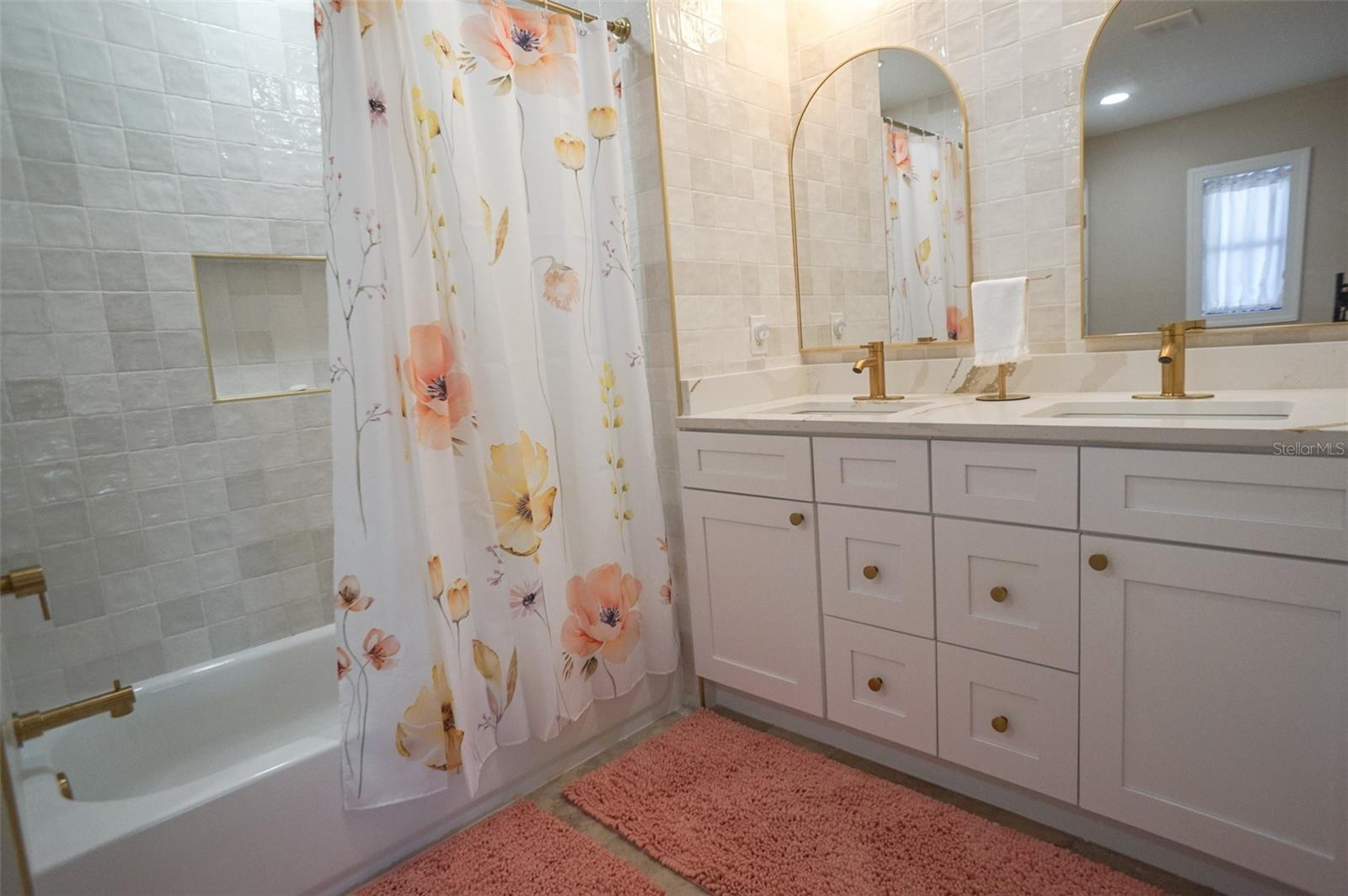 MANDALAY SUB - Residential Lease