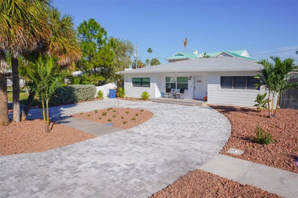 929 LANTANA AVE, CLEARWATER BEACH, FL 33767 - Image e26bf1f8d18d241157f888de3d75dbcc/71701069
