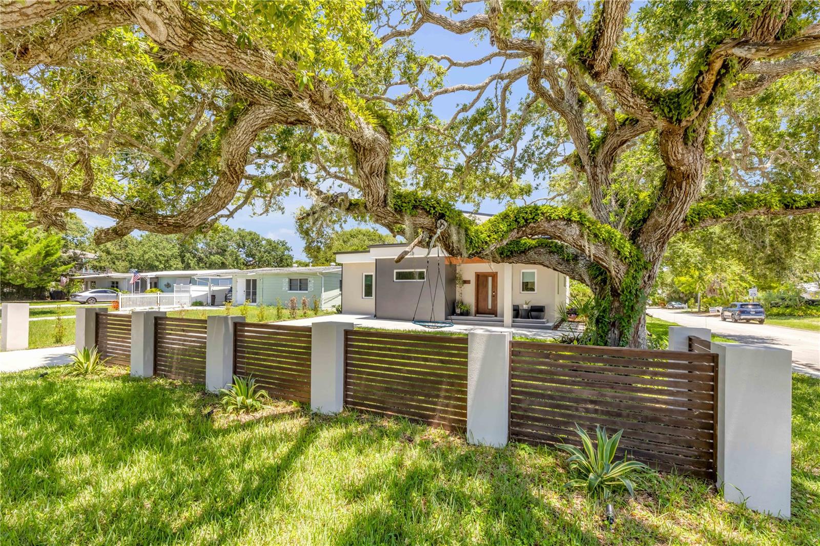 3211 SAXON DRIVE