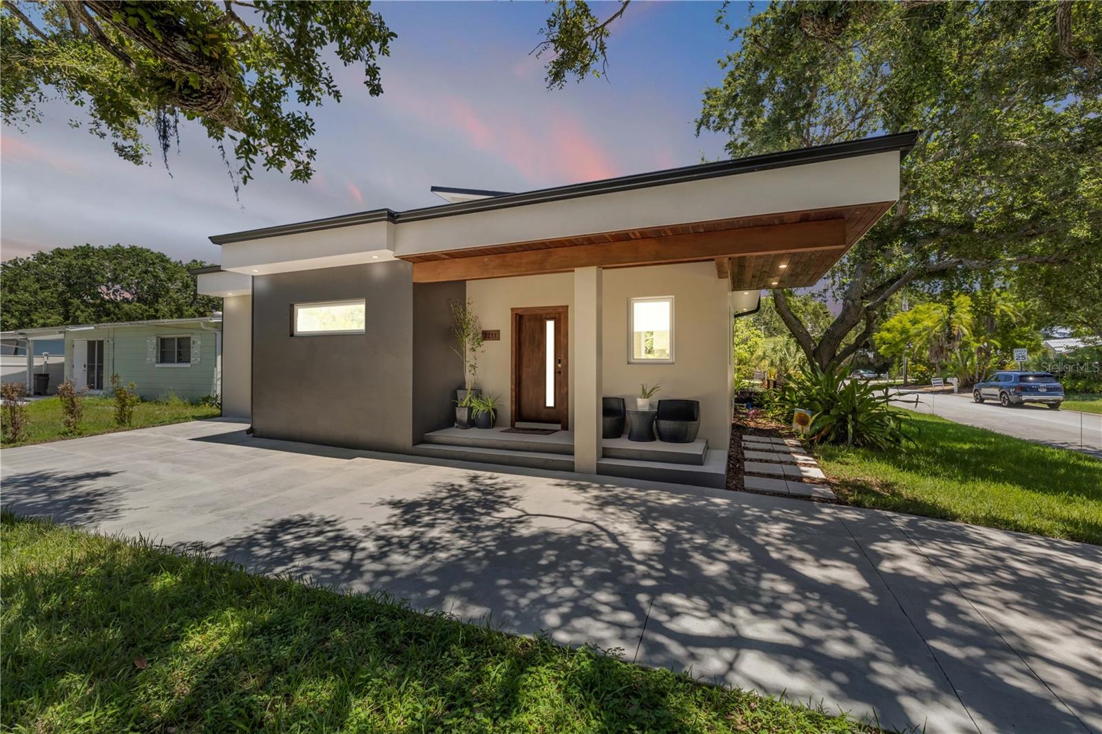 3211 SAXON DRIVE