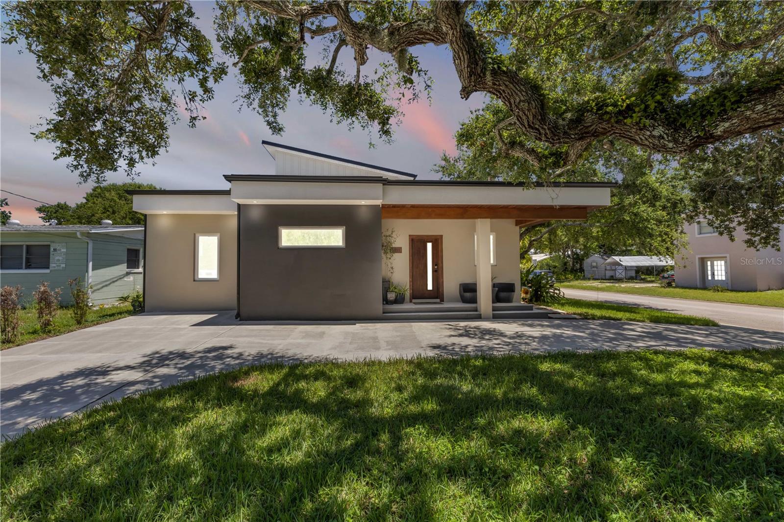 3211 SAXON DRIVE