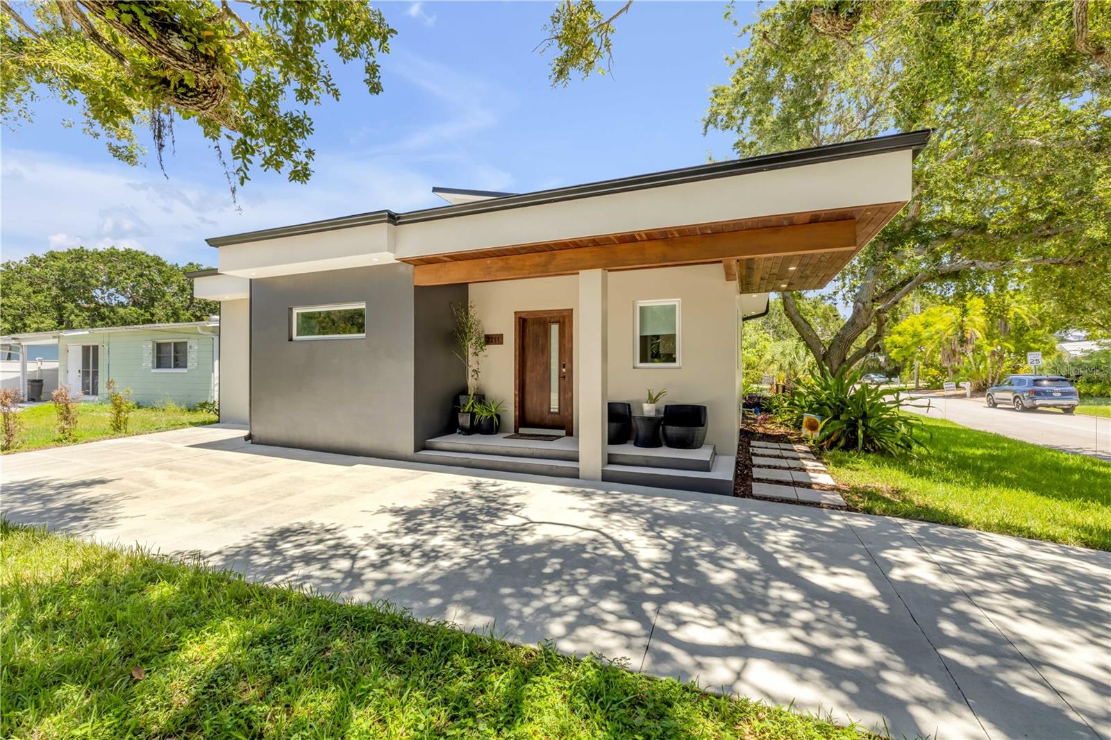 3211 SAXON DRIVE
