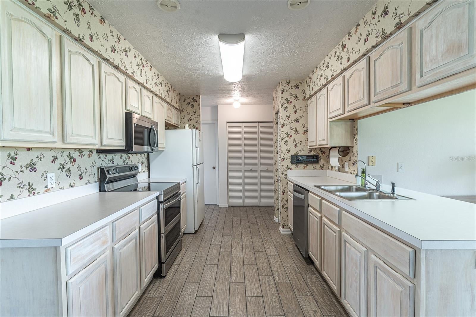 2260 GRAND CYPRESS DRIVE