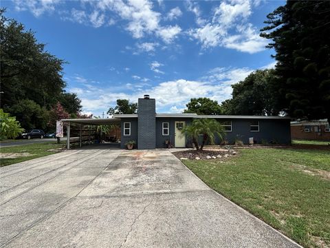 A home in WINTER HAVEN