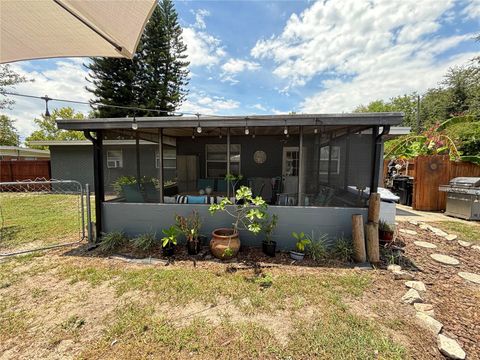 A home in WINTER HAVEN