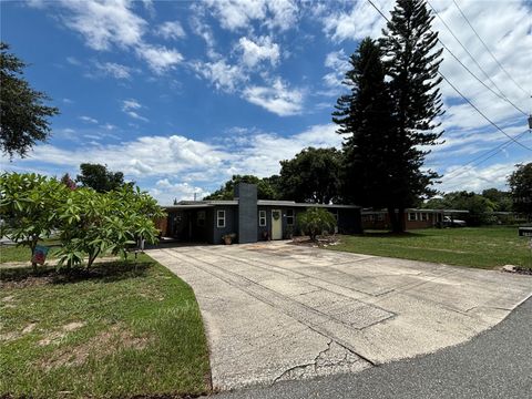 A home in WINTER HAVEN