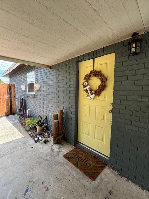 A home in WINTER HAVEN