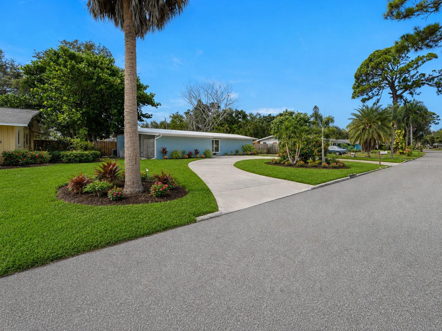 138 HOLLY AVENUE, SARASOTA, FL, 34243 1 138 HOLLY AVENUE