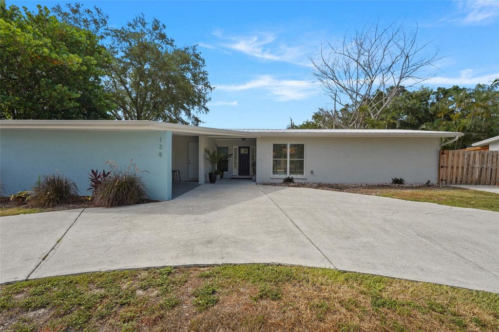Photo of 138 Holly Avenue, Sarasota, FL 34243 (MLS # A4699091)