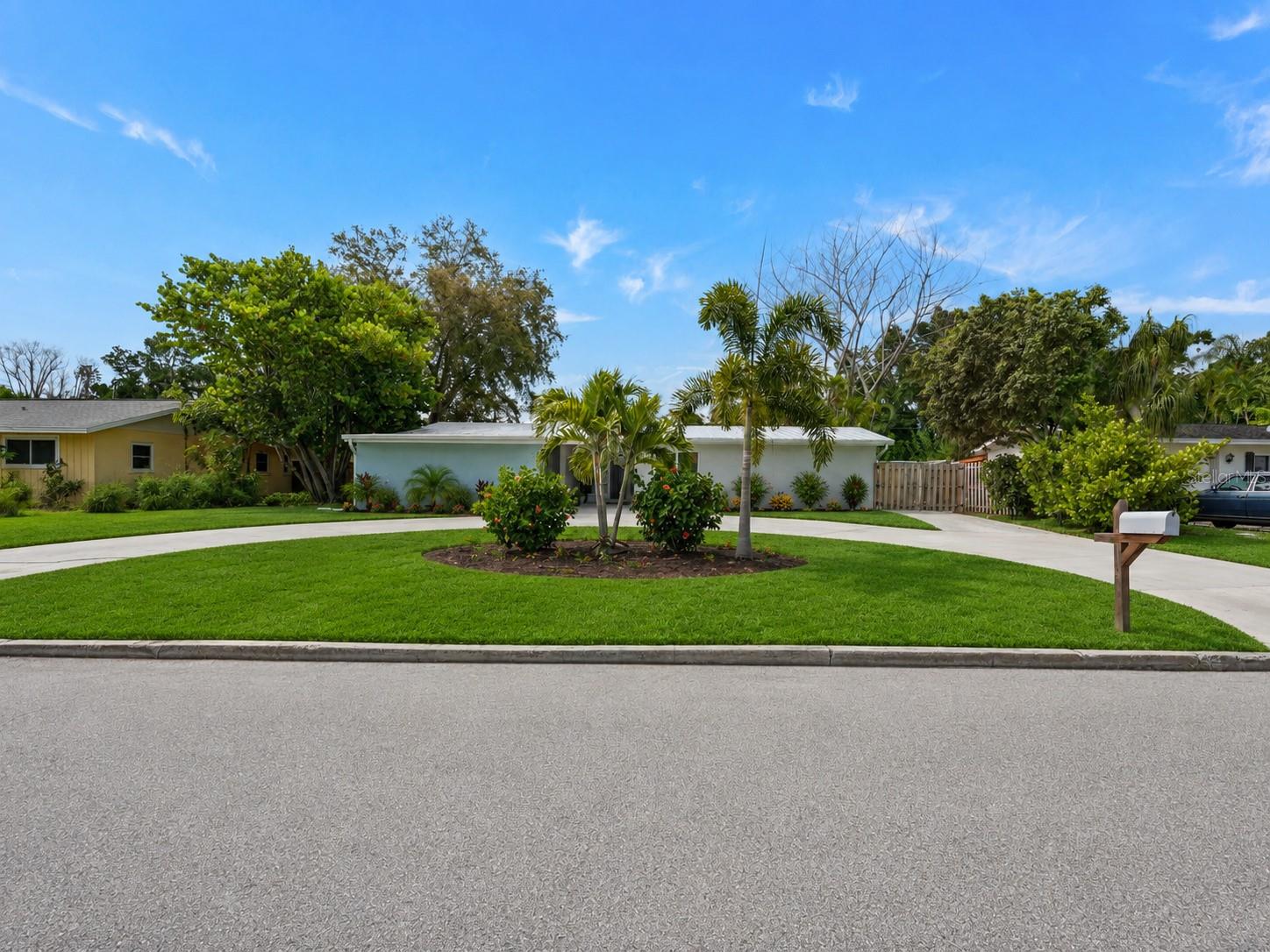 138 HOLLY AVENUE, SARASOTA, FL, 34243 3 138 HOLLY AVENUE